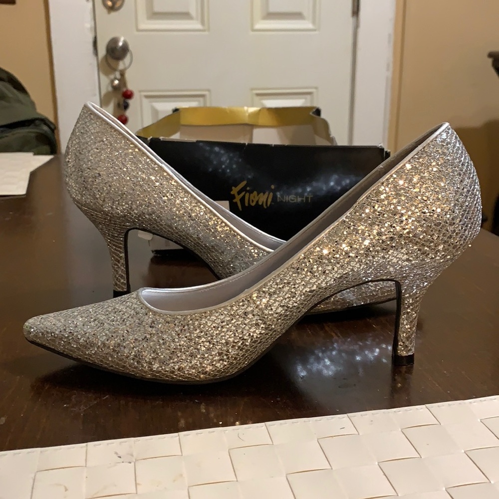 Fioni Night size 8